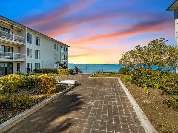 6 Captain Dr APT 233E, Emeryville, CA 94608