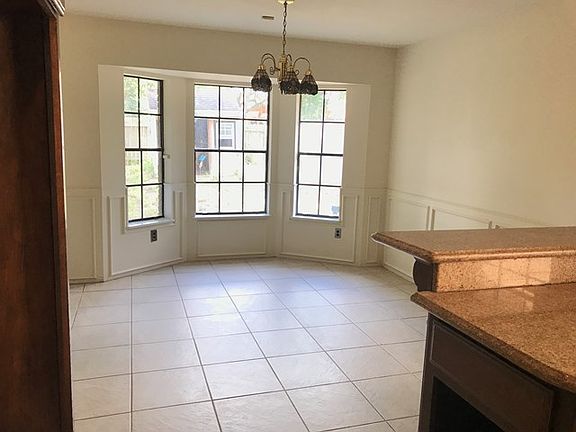 5th image of 3317 Kiwi St