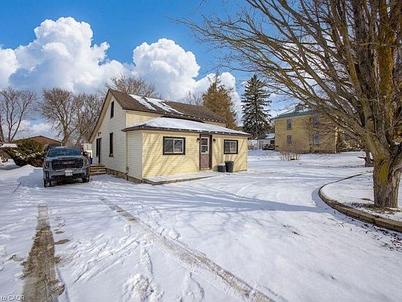 2nd image of 21 Main St W