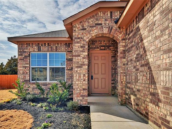 2nd image of 1401 Brashear Ct