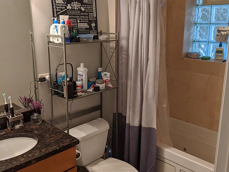 2307 W Walton St #2W — Photo 5