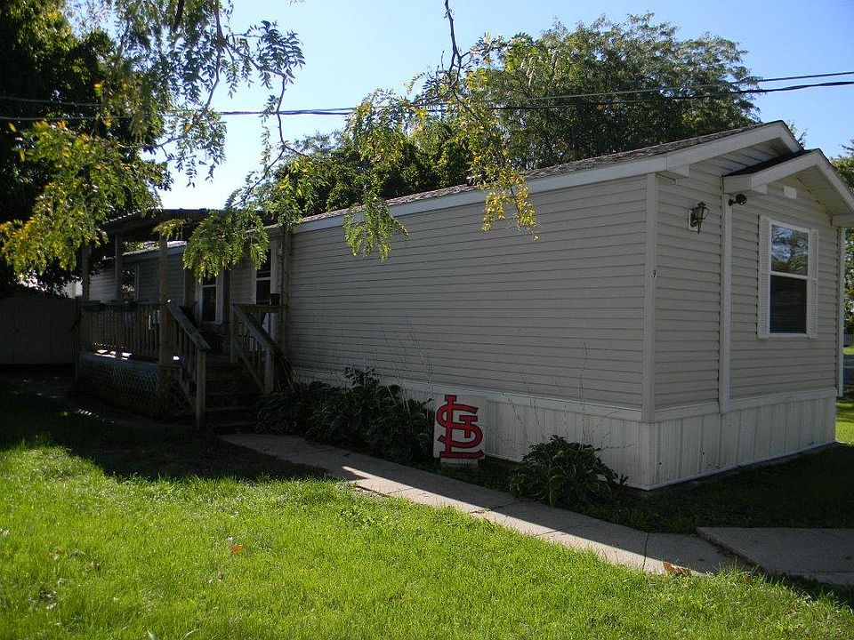 1st image of 9 Redwood Manor Park