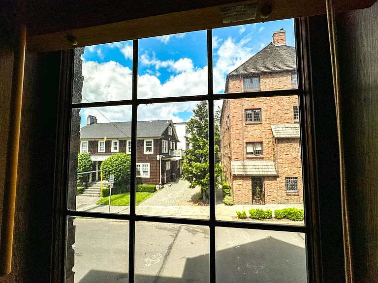 Ten-O-Five Anhalt Apartments — Photo 41