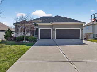 19013 Deer Run St, Spring Hill, KS 66083