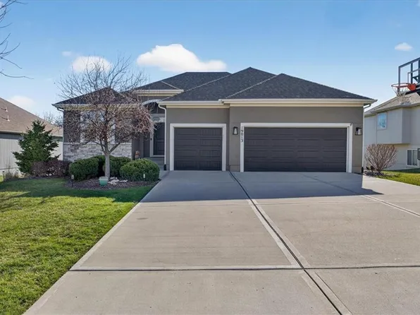 19013 Deer Run St, Spring Hill, KS 66083