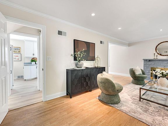 3rd image of 6261 N Bay Ridge AVENUE