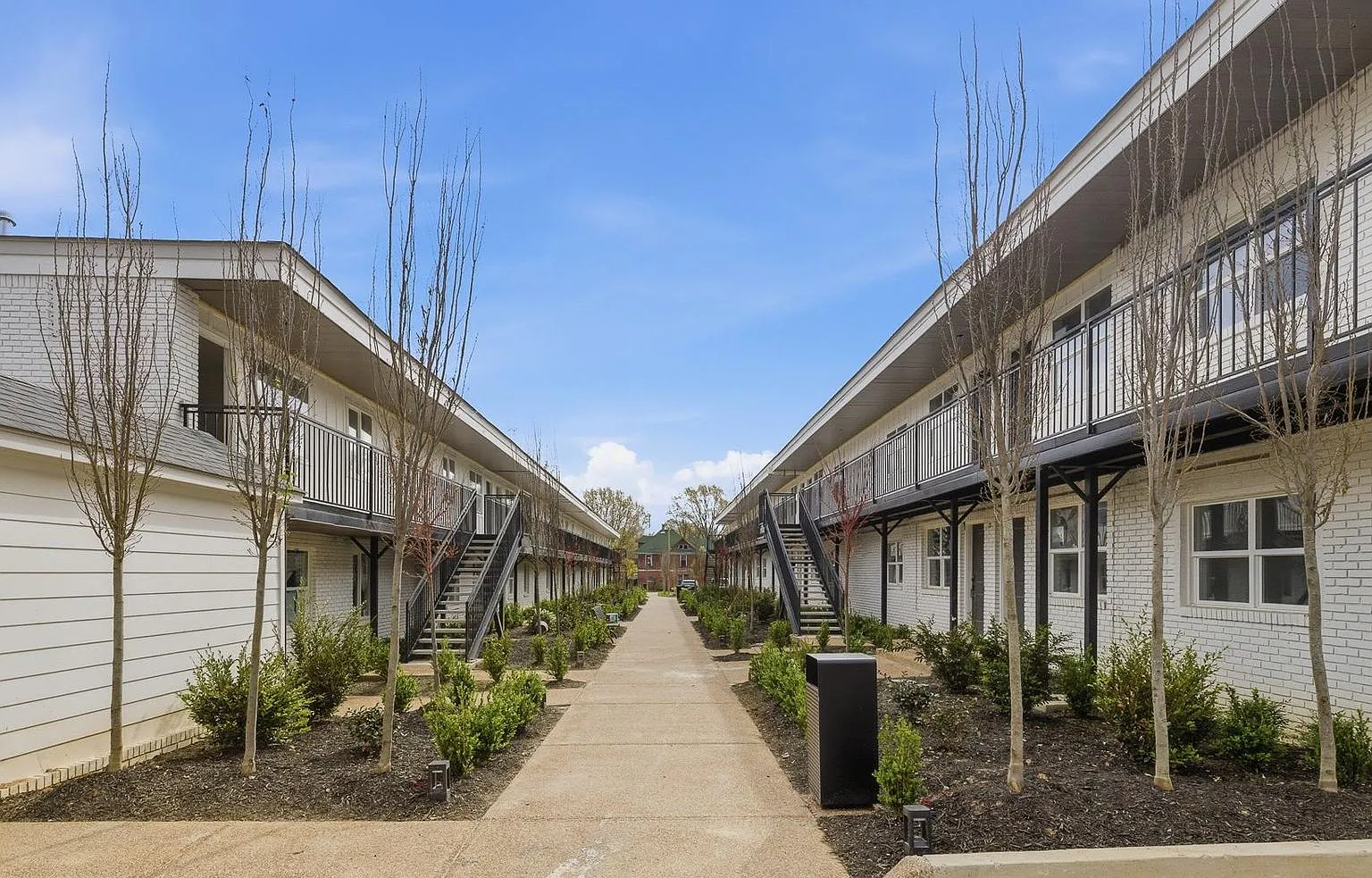 Merton Court Apartments — Photo 4