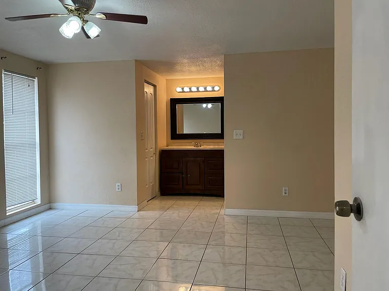 9124 Sandcroft Ct — Photo 7