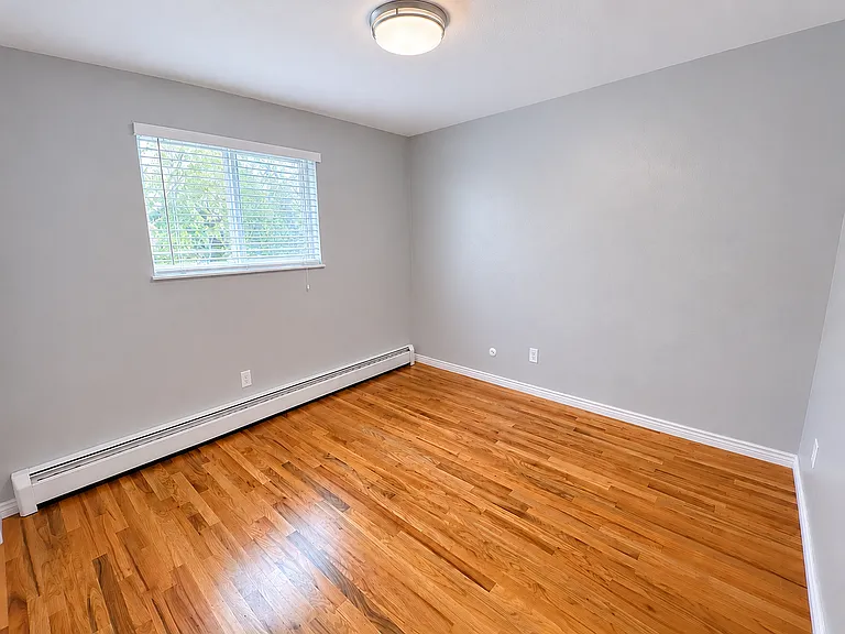 Bright & Beautiful 2-bedroom 1 Bath Across Berkeley Park and Lake — Photo 11