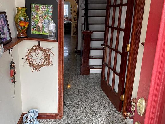 5th image of 15 Wadsworth Ave