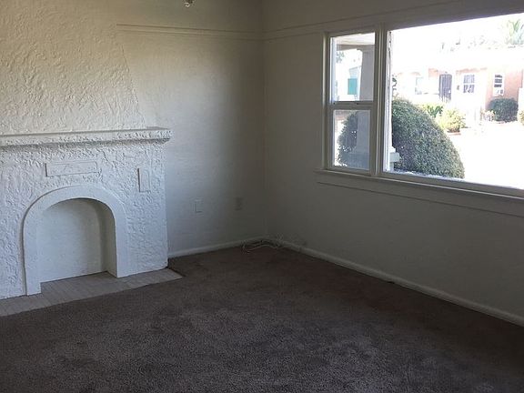 4th image of 2985 Redwood St