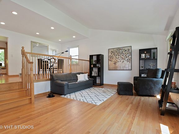 3rd image of 3342 N Daniels Ct