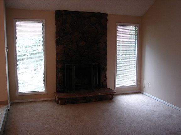 4th image of 904 SE Olympia Dr #904