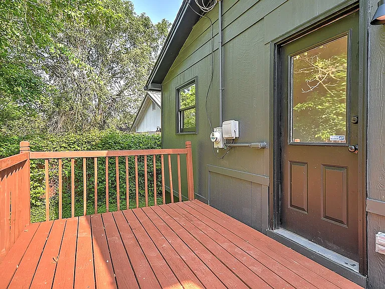 921 Elizabeth St — Photo 27