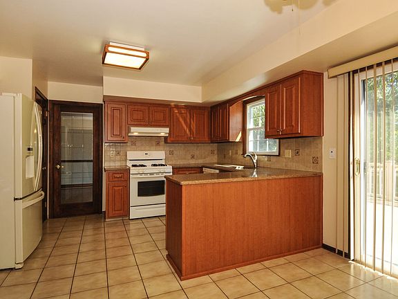 5th image of 371 Rolling Knolls Way