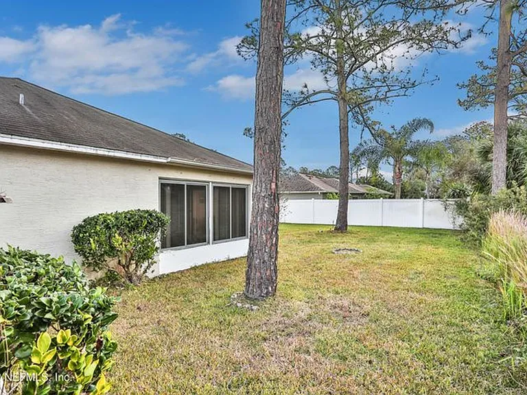 11 Wheatfield Dr — Photo 34
