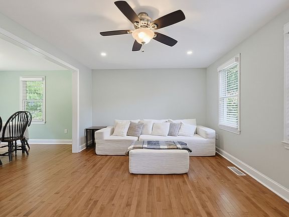 5th image of 22 Starrett Ave