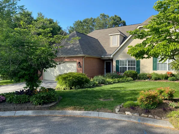 2600 Knob Creek Ln, Knoxville, TN 37912