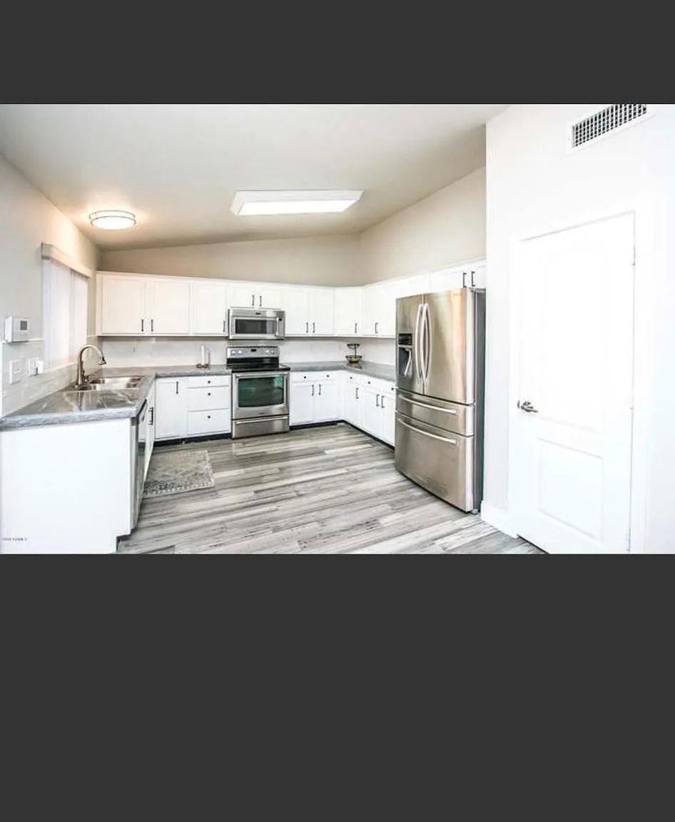 1089 W 15th Ln — Photo 2