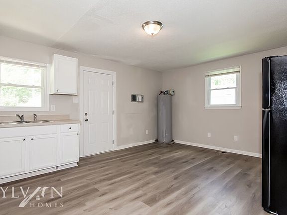 5th image of 2031 S Pine Dr