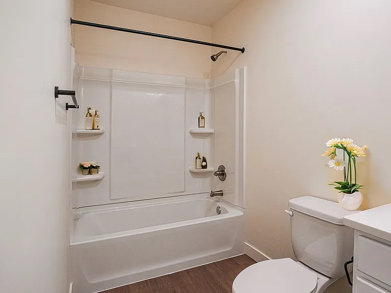 476 Taylor Apartments — Photo 44