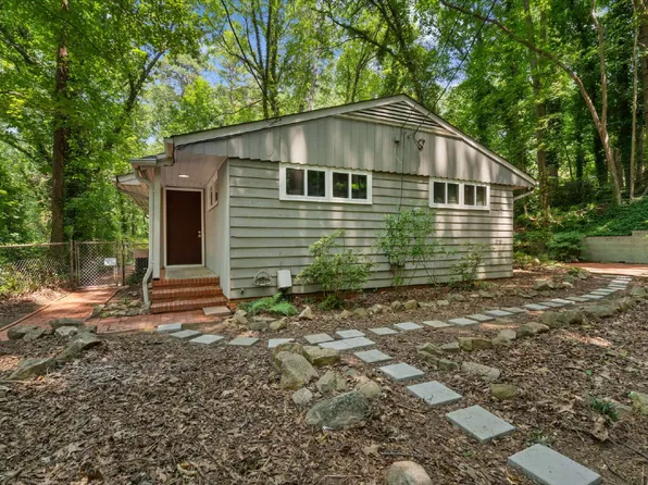 1207 Roosevelt Dr #B, Chapel Hill, NC 27514