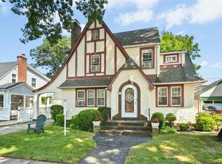57 Hollywood Ct, Rockville Centre, NY 11570