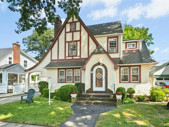 57 Hollywood Court, Rockville Centre, NY 11570