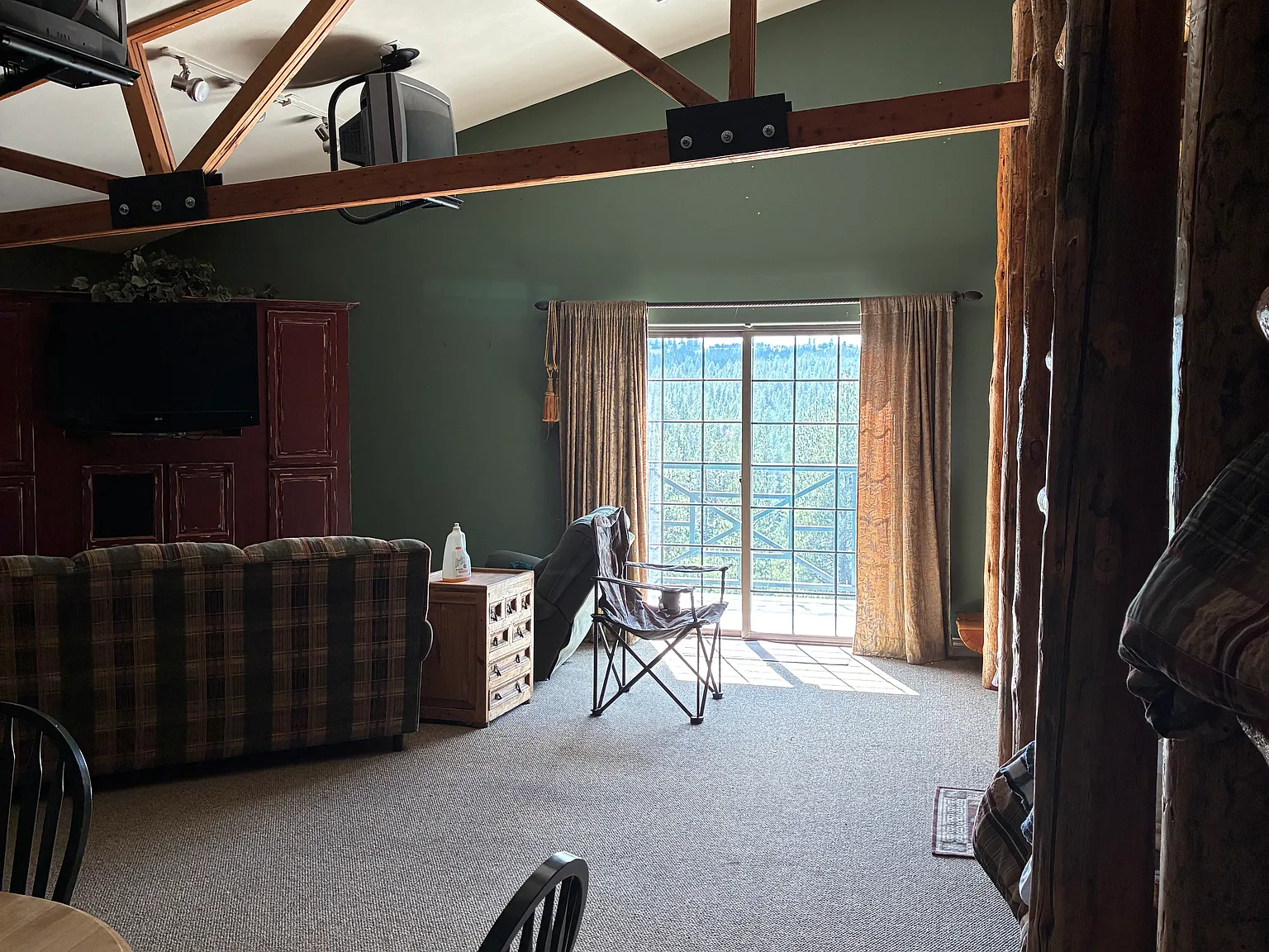 2 bed, 2400 sqft, $1,800 — Photo 2