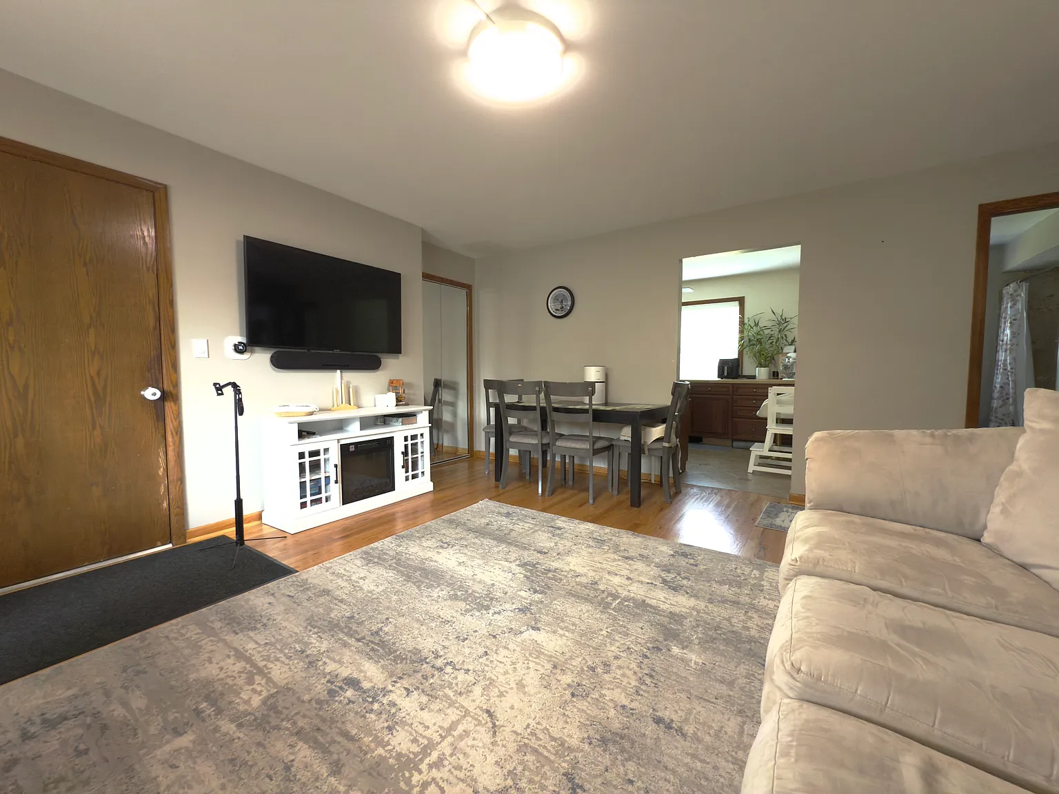 1202 E Ardyce Ln — Photo 2