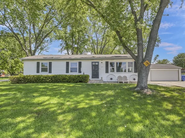 137 Birchwood Rd, Carpentersville, IL 60110