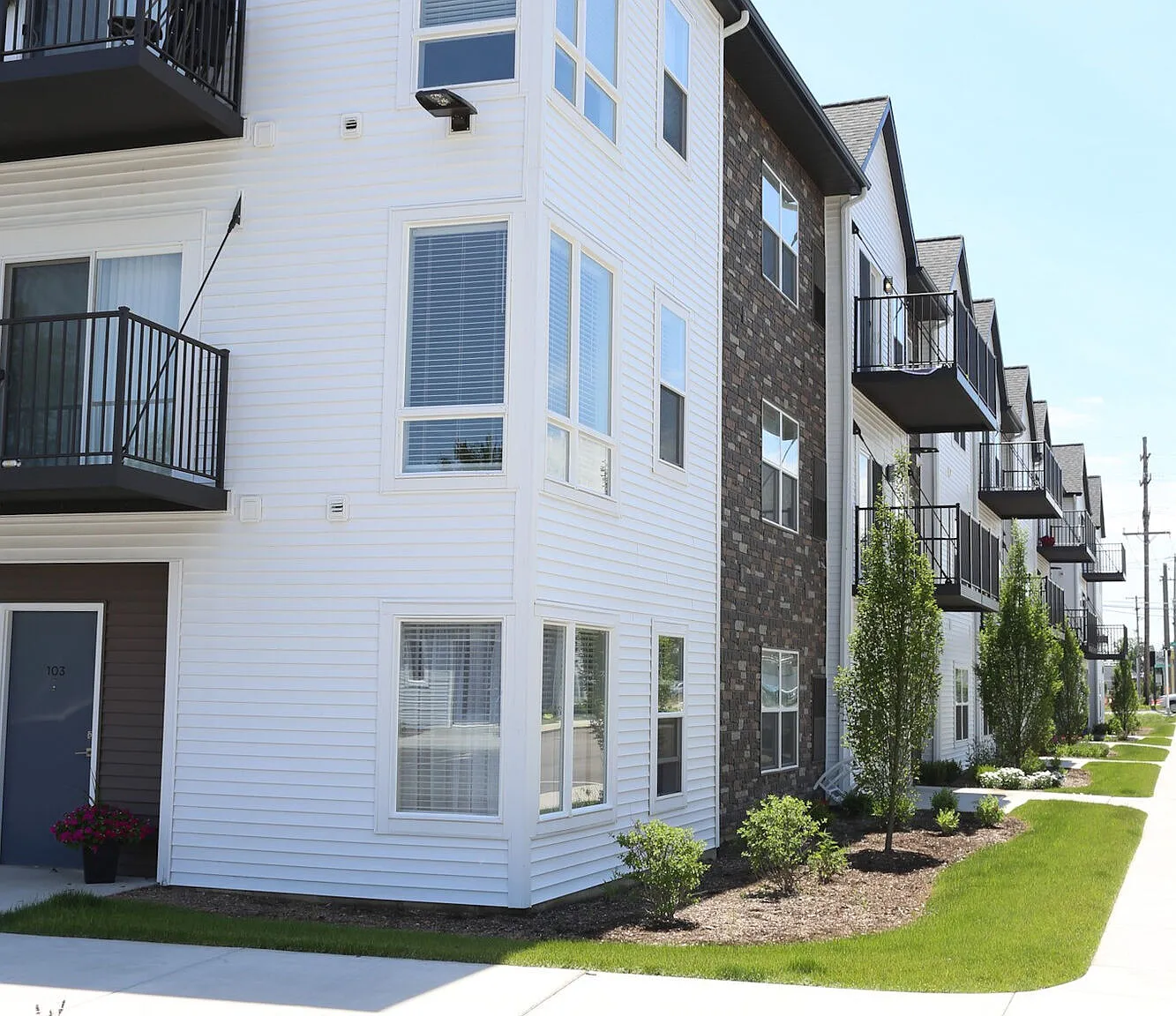 Lakewood Place Apartment Village — Photo 3