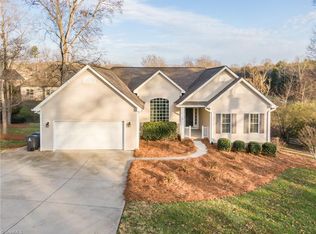 4690 Lofter Dr, Pfafftown, NC 27040