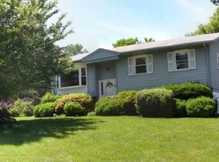 6120 Rockglen Dr, Springfield, VA 22152