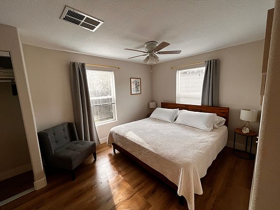 3rd image of 3133 42nd St