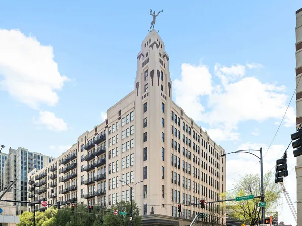 758 N Larrabee St APT 620, Chicago, IL 60654
