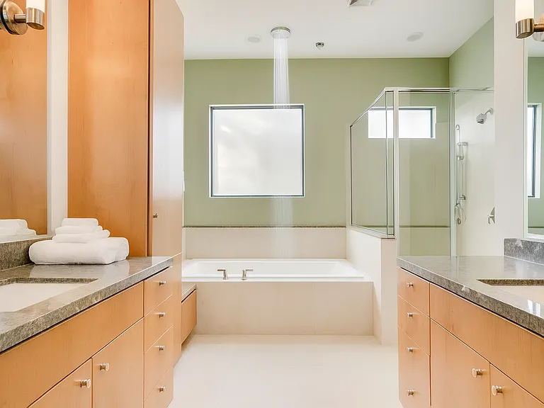 4025 Gilbert Ave — Photo 16
