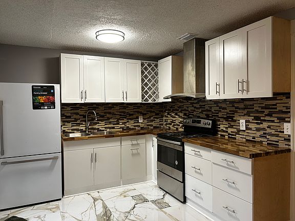 2nd image of 1276 Boca Grande Ave