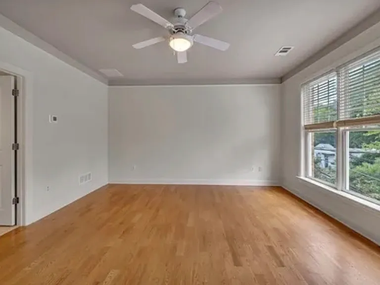 1390 Dutch Valley Pl NE — Photo 17