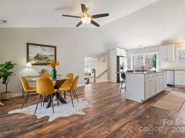 121 Easter Ln, Davidson, NC 28036