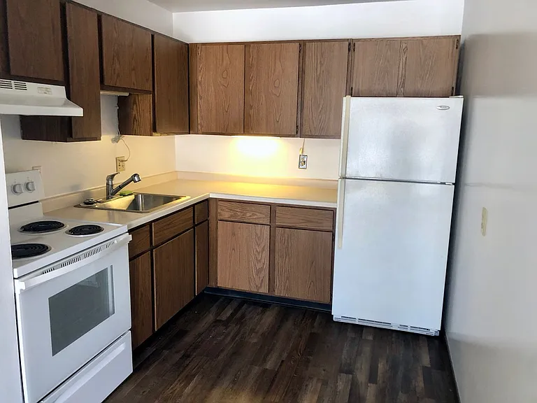 203 S Oak St — Photo 10
