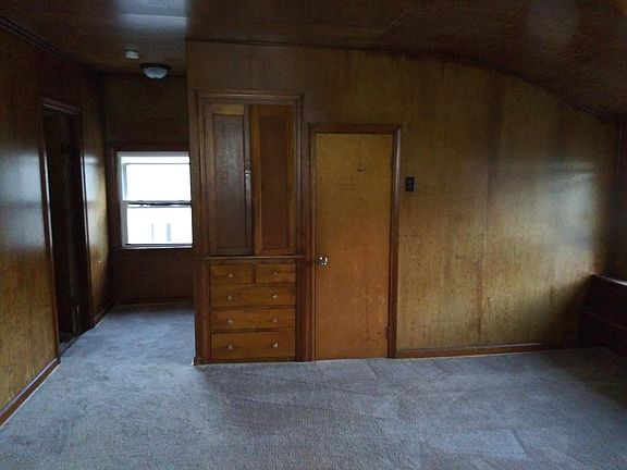 3rd image of 209 Illinois Ave