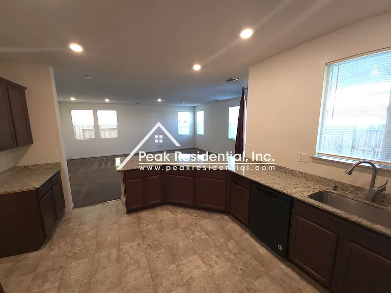 5343 Kankakee Dr — Photo 7