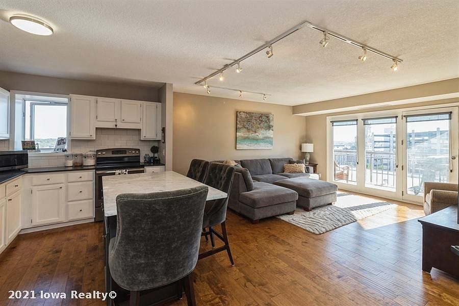 1st image of 300 Walnut St #1001