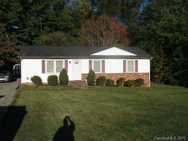 1st image of 724 Oakwood Ln