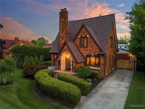 715 Woodland Dr, Buffalo, NY 14223