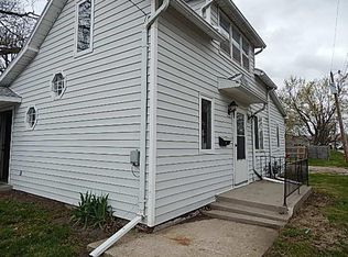 421 E 4 1/2 St S, Newton, IA 50208