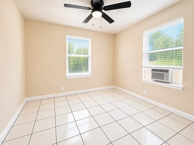 14424 Higgins Rd — Photo 10