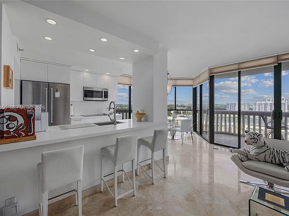 4th image of 1000 Island Blvd #1910