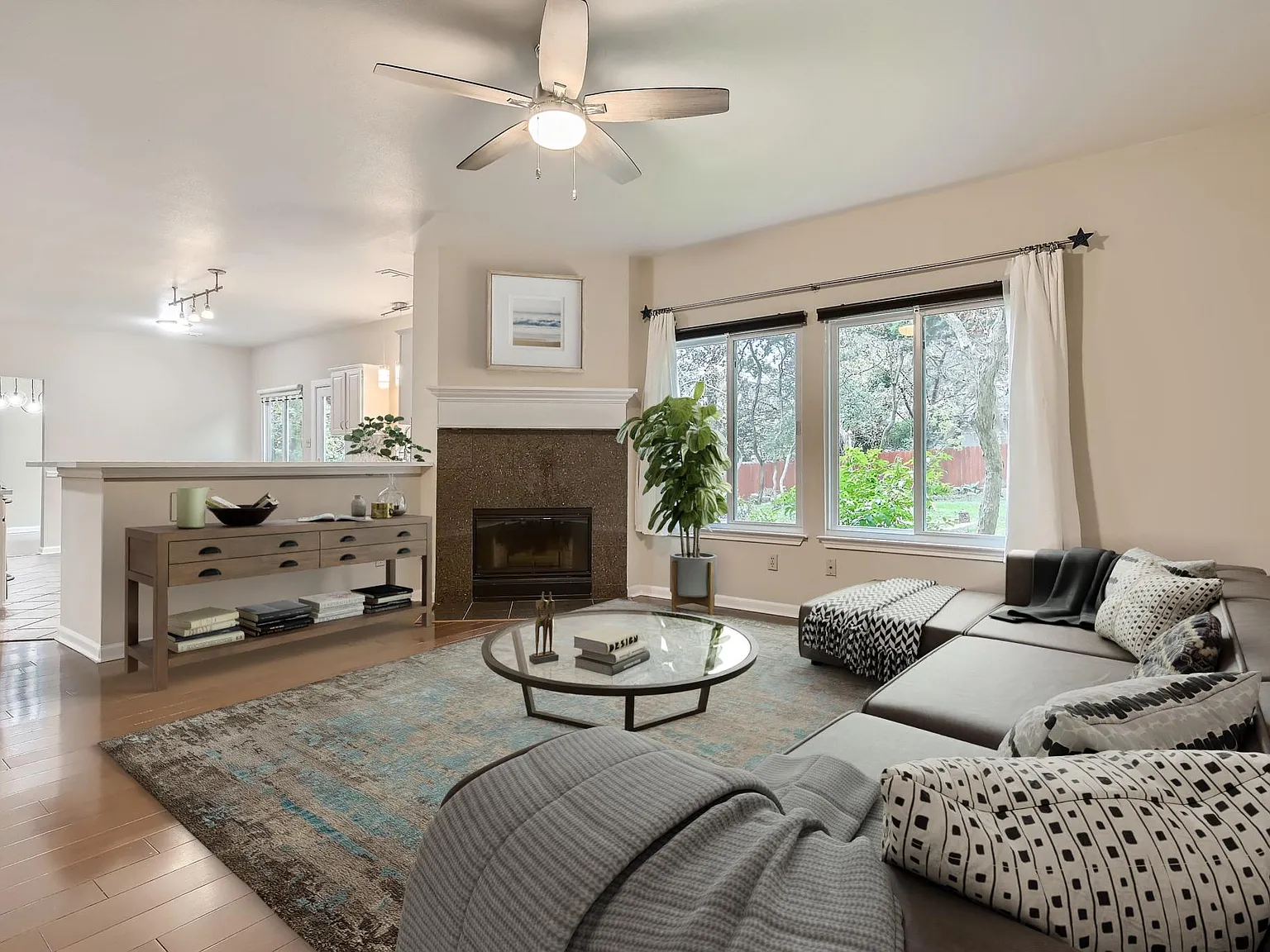 4 bed, 2.5 bath, 3067 sqft, $4,450 — Photo 2